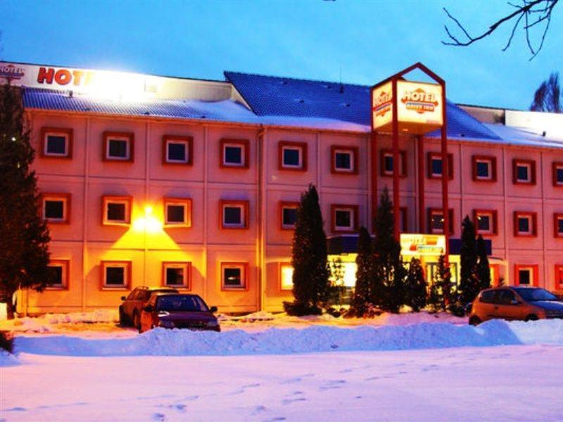 Drive Inn Hotel Törökbálint Exterior foto